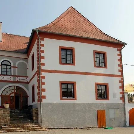 Zámek Libouň Louňovice pod Blaníkem