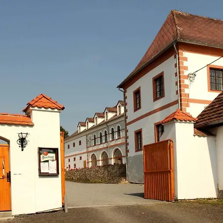 Zámek Libouň Louňovice pod Blaníkem