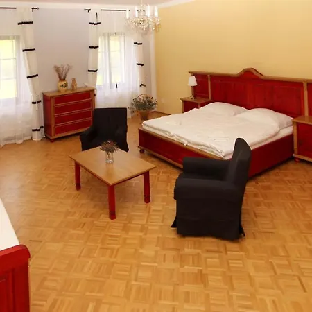 Zámek Libouň * Louňovice pod Blaníkem