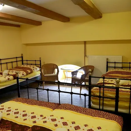 Zamek Liboun Pensión 3*