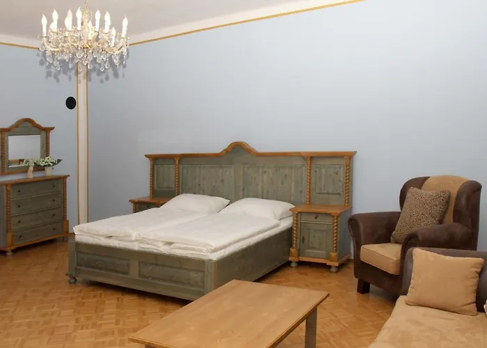 Zamek Liboun Гостевой дом 3*