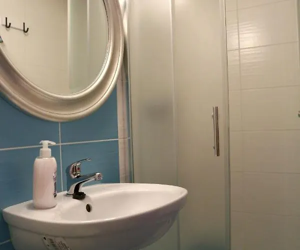 Zamek Liboun Гостевой дом 3*